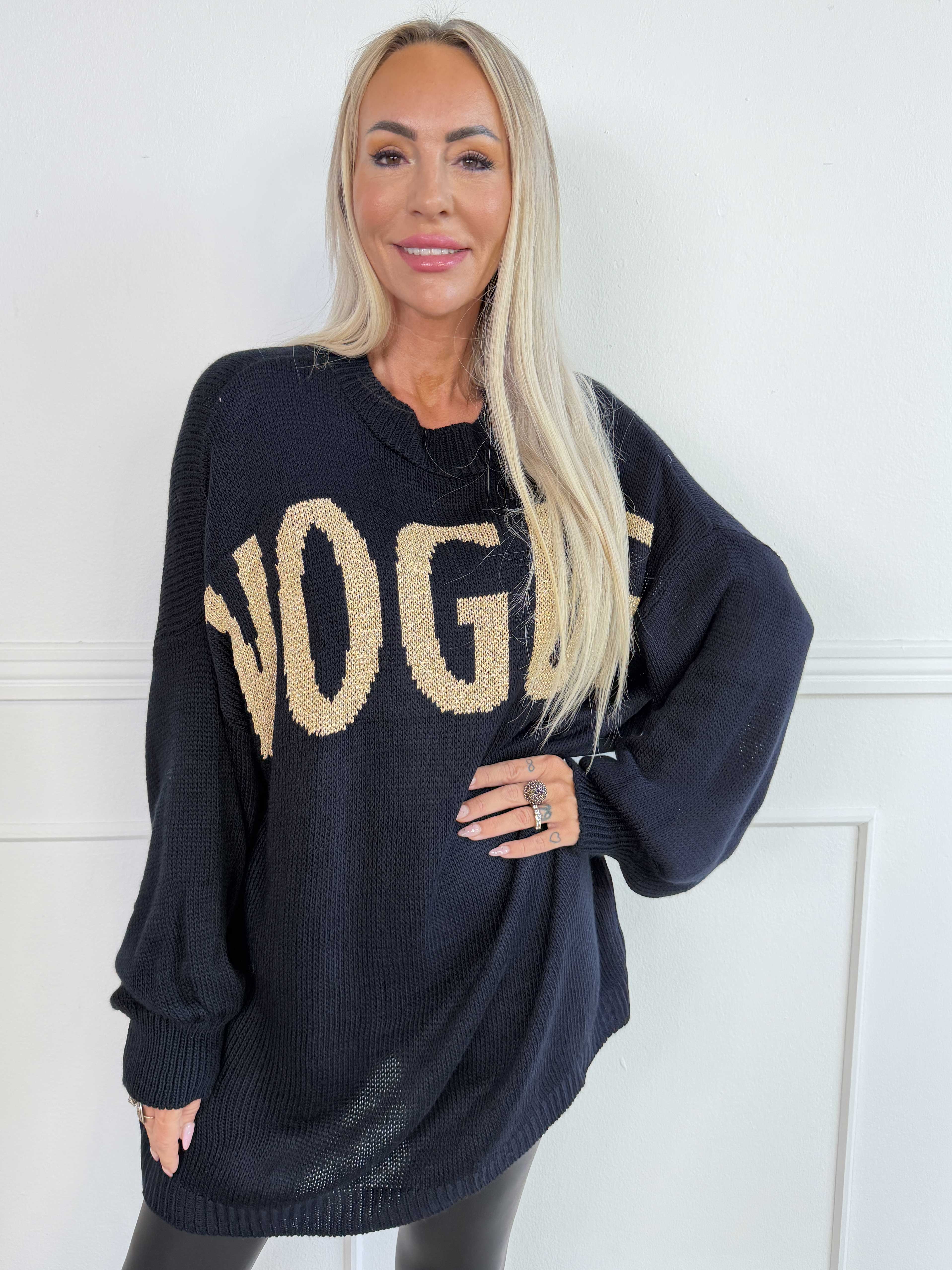 Priscilla - Stickad tröja med VOGUE skrivet i guldglittertråd